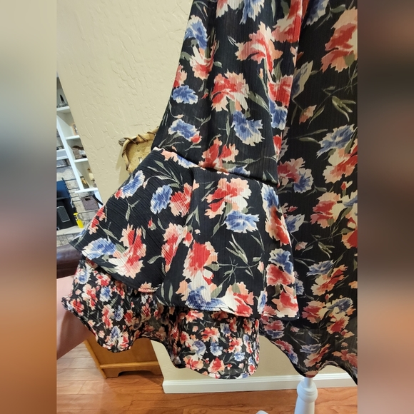 Chaps Floral Blouse - Generous Size M - Picture 5 of 8